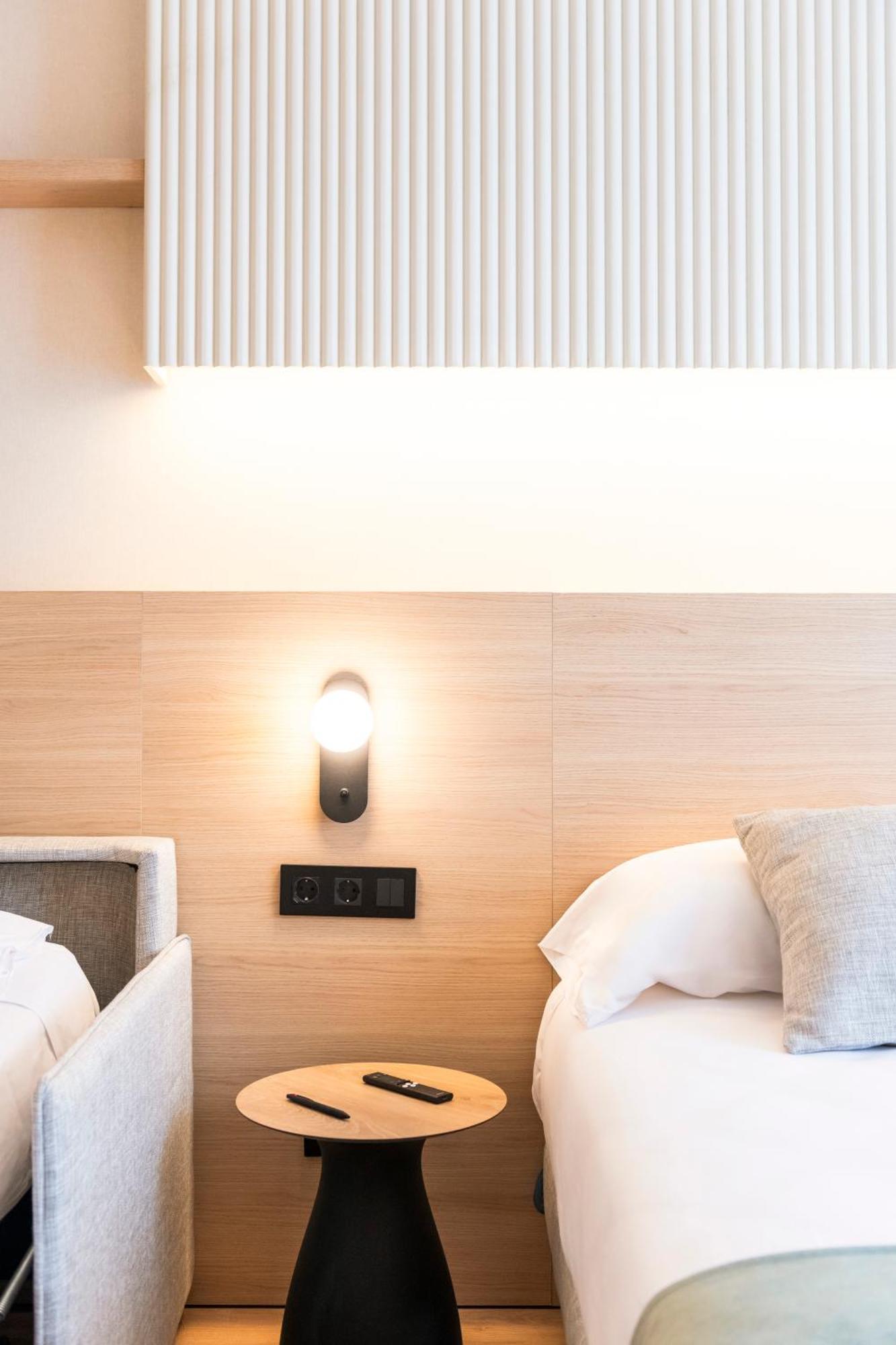 Atenea Calabria Aparthotel Barcellona