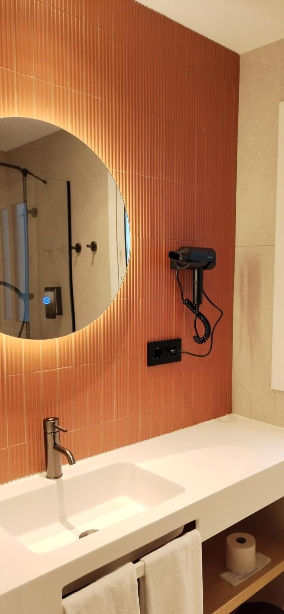 Atenea Calabria Aparthotel Barcelona